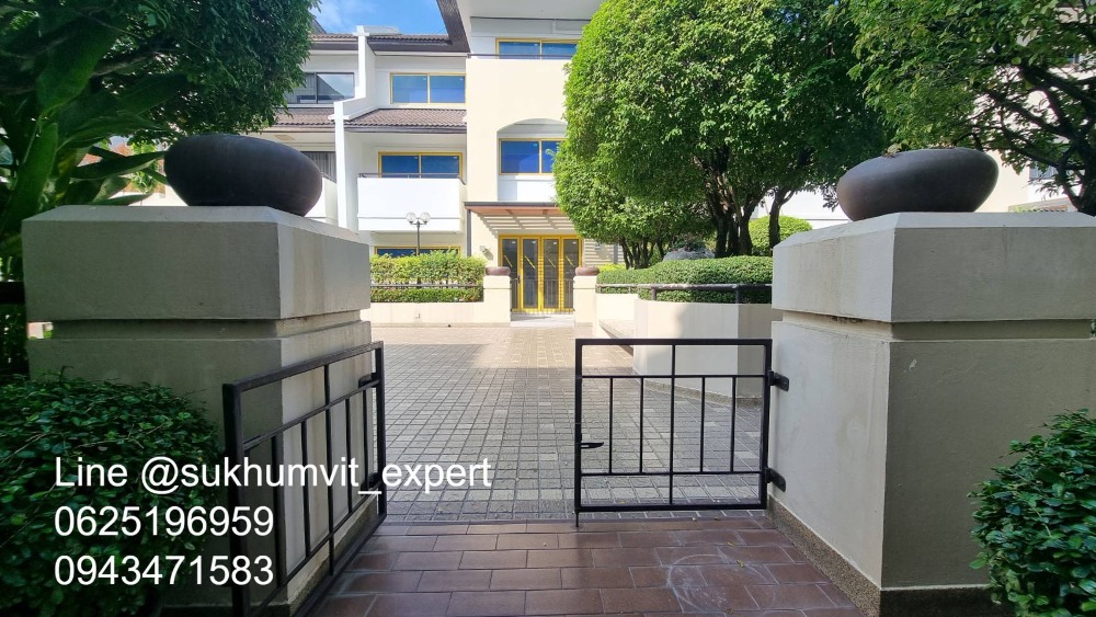 For SaleTownhomeSukhumvit, Asoke, Thonglor : 4-story townhome with rooftop, Soi Ekamai, land size 24 sq wah, usable area 270 sq m, has a swimming pool, beautiful view, calm, shady, good direction, not hot.