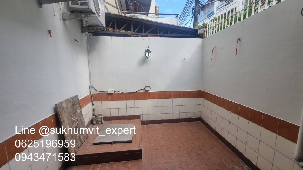 For SaleTownhomeSukhumvit, Asoke, Thonglor : 4-story townhome with rooftop, Soi Ekamai, land size 24 sq wah, usable area 270 sq m, has a swimming pool, beautiful view, calm, shady, good direction, not hot.