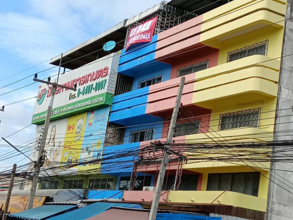 For SaleShop HousePak Chong KhaoYai : For sale, 3 and a half storey commercial building, 1 unit (📢Renovated) Pak Chong Market, Mittraphap Market, Mittraphap Road, Khao Yai, good location, prime location, suitable for opening all types of shops, next to 7-Eleven, flea market, ready to move in,