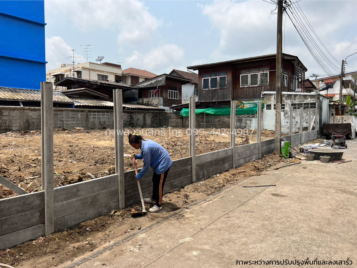 For SaleLandBang kae, Phetkasem : Empty land, already filled, near The Mall Bang Khae. Located next to the townhome project, near the MRT Bang Khae station.