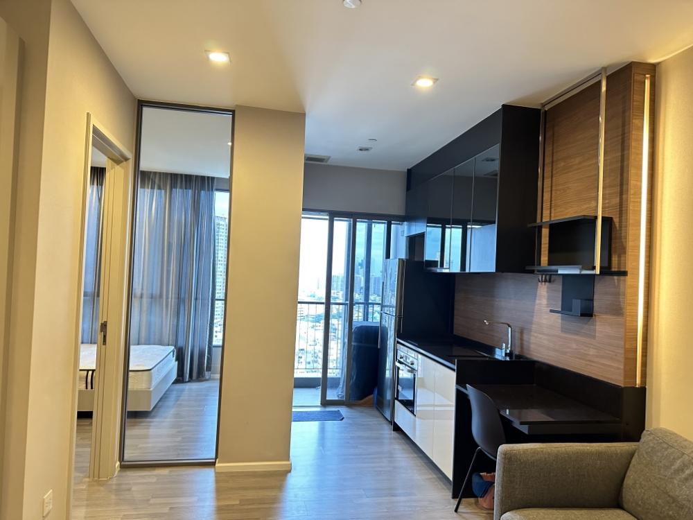 For RentCondoSathorn, Narathiwat : 🌈 (𝐅𝐨𝐫 𝐅𝐨𝐫 𝐑𝐞𝐧𝐭) The Room Sathorn Condo, Louis 🔸 Size 35 SQM.🔸1 Bedroom 1 Bathrooms 💰 Rent 18,000/month (1 year rental contract)