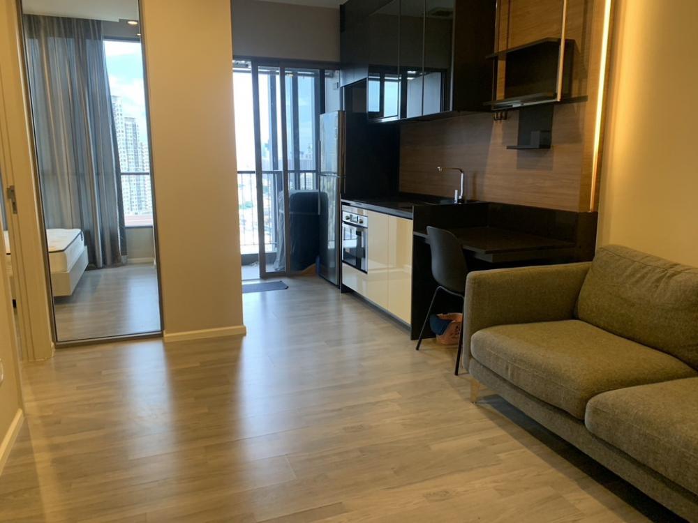 For RentCondoSathorn, Narathiwat : 🌈 (𝐅𝐨𝐫 𝐅𝐨𝐫 𝐑𝐞𝐧𝐭) The Room Sathorn Condo, Louis 🔸 Size 35 SQM.🔸1 Bedroom 1 Bathrooms 💰 Rent 18,000/month (1 year rental contract)
