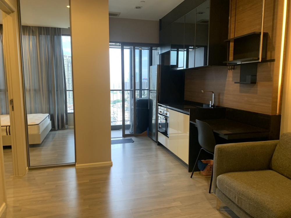 For RentCondoSathorn, Narathiwat : 🌈 (𝐅𝐨𝐫 𝐅𝐨𝐫 𝐑𝐞𝐧𝐭) The Room Sathorn Condo, Louis 🔸 Size 35 SQM.🔸1 Bedroom 1 Bathrooms 💰 Rent 18,000/month (1 year rental contract)