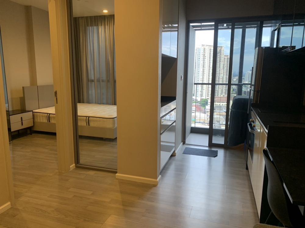 For RentCondoSathorn, Narathiwat : 🌈 (𝐅𝐨𝐫 𝐅𝐨𝐫 𝐑𝐞𝐧𝐭) The Room Sathorn Condo, Louis 🔸 Size 35 SQM.🔸1 Bedroom 1 Bathrooms 💰 Rent 18,000/month (1 year rental contract)