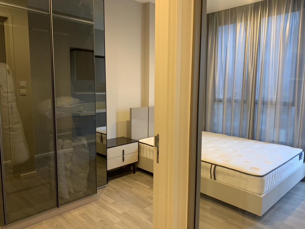 For RentCondoSathorn, Narathiwat : 🌈 (𝐅𝐨𝐫 𝐅𝐨𝐫 𝐑𝐞𝐧𝐭) The Room Sathorn Condo, Louis 🔸 Size 35 SQM.🔸1 Bedroom 1 Bathrooms 💰 Rent 18,000/month (1 year rental contract)