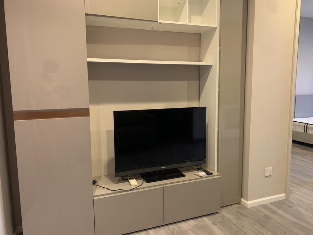 For RentCondoSathorn, Narathiwat : 🌈 (𝐅𝐨𝐫 𝐅𝐨𝐫 𝐑𝐞𝐧𝐭) The Room Sathorn Condo, Louis 🔸 Size 35 SQM.🔸1 Bedroom 1 Bathrooms 💰 Rent 18,000/month (1 year rental contract)