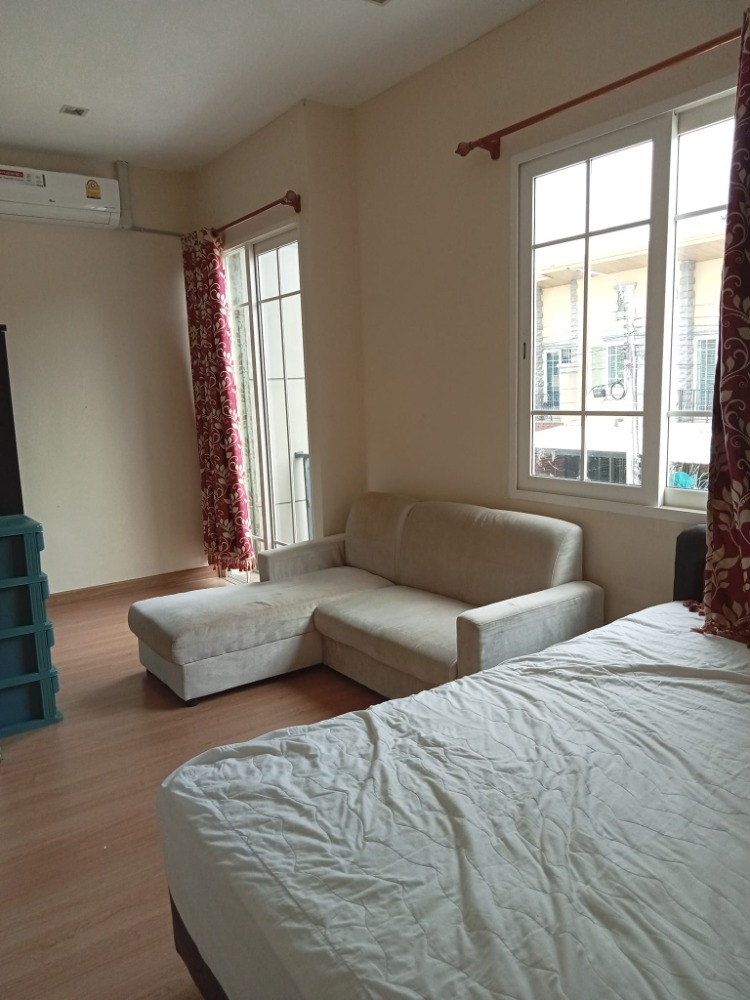 For SaleTownhomePattanakan, Srinakarin : P-2430 Urgent sale and rental! Golden Town 2 On Nut-Pattanakarn, beautiful house, large common area.