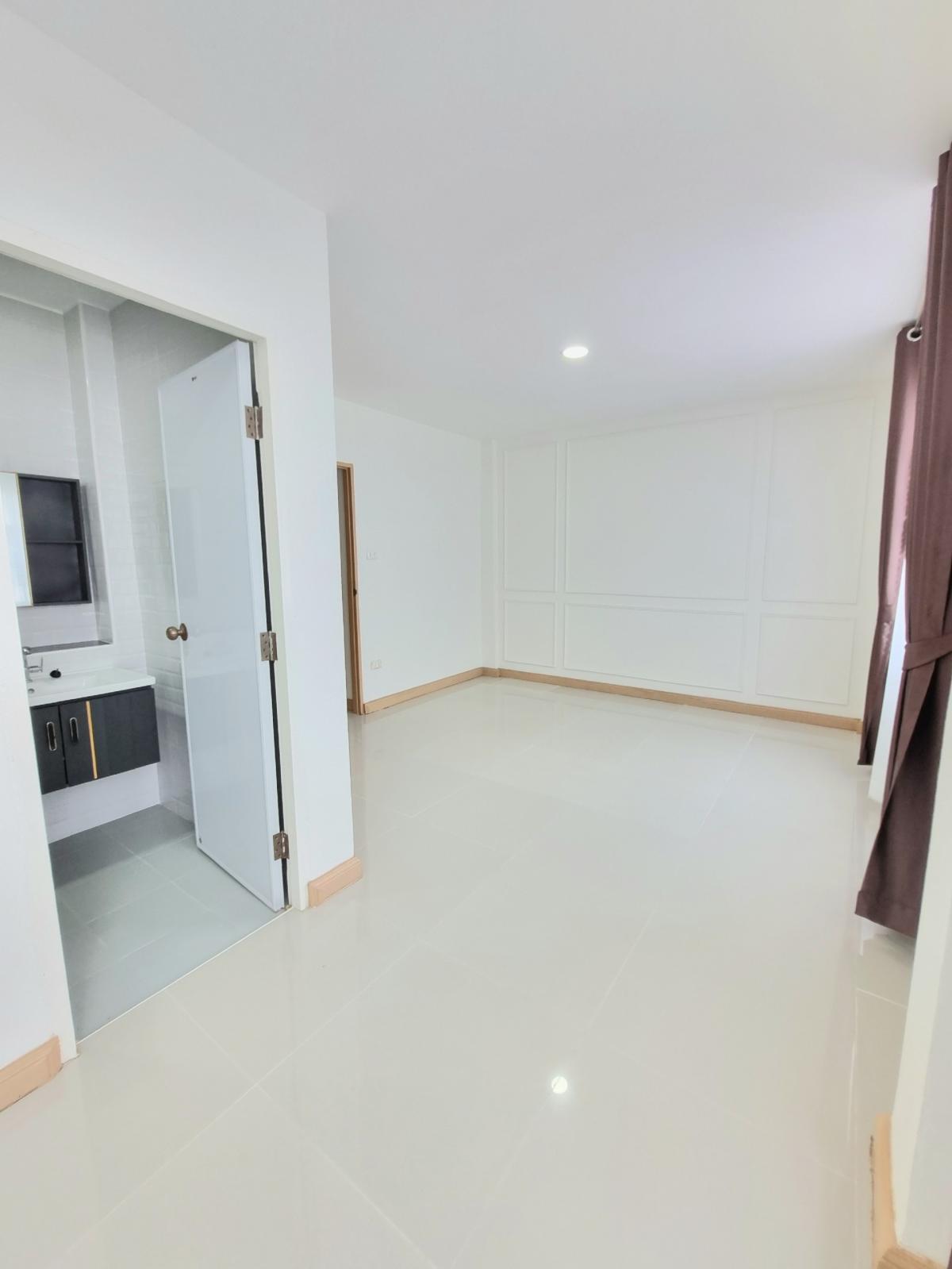 For SaleHome OfficeChokchai 4, Ladprao 71, Ladprao 48, : #Townhouse for sale #Home office for sale #Beautiful newly renovated house 4-storey home office, Lat Phrao area