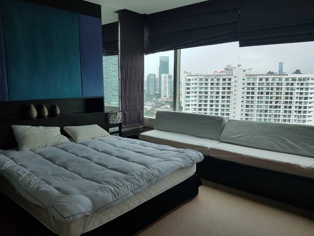 ขายคอนโดวงเวียนใหญ่ เจริญนคร : 105sqm Riverside Newly Renovated 2 beds for Sale at Watermark