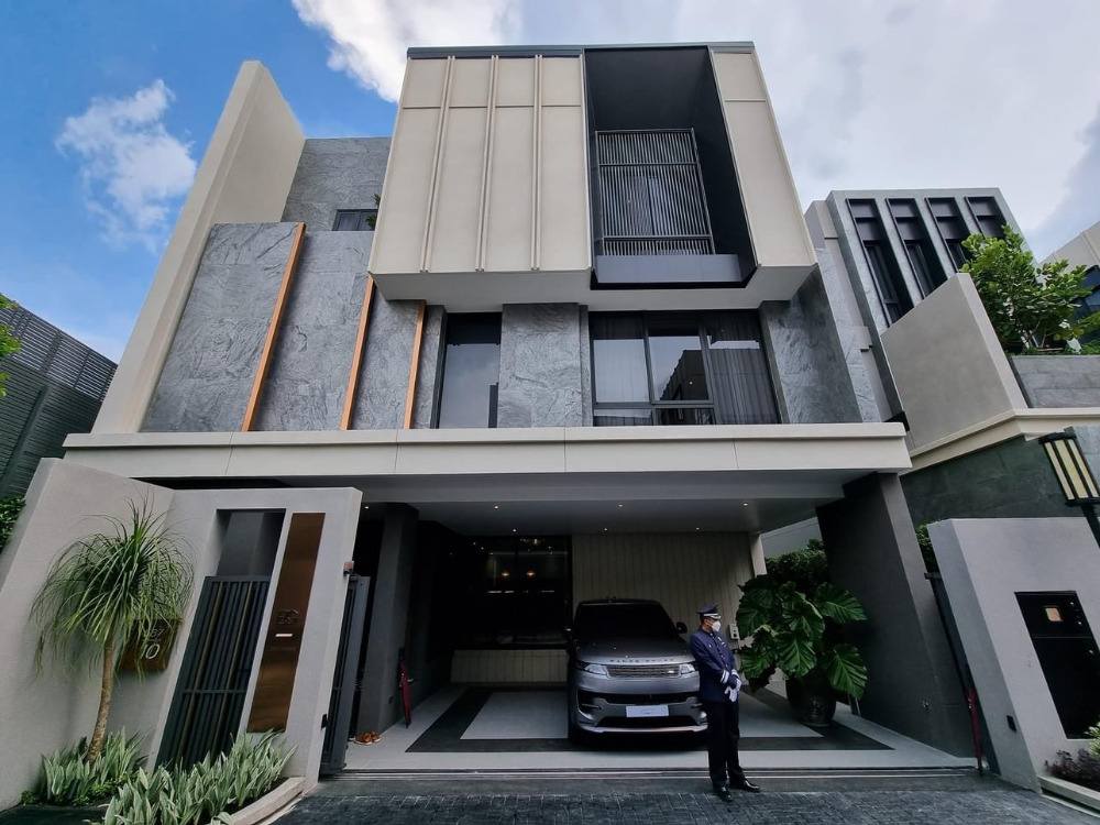 ขายบ้านพัฒนาการ ศรีนครินทร์ : Bugaan Pattanakarn: 78.8sqwah 422sqm. 4bed 5bath 65,000,000 Am: 0656199198