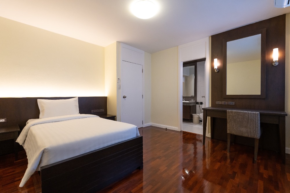 For RentCondoNana, North Nana,Sukhumvit13, Soi Nana : Apartment 3 Bedrooms