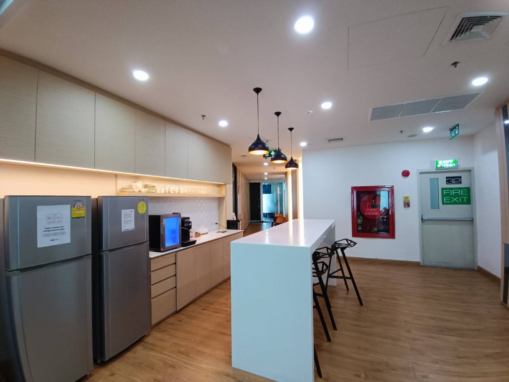 For RentOfficeSukhumvit, Asoke, Thonglor : Service office Office space for rent, Asoke, Sukhumvit, Serviced Office, beautifully decorated, ready to move in, Interchange 21 Building (Interchange 21 Office Building), 6 Workstations, rental price 53,890 baht, near BTS Asoke, MRT Sukhumvit.