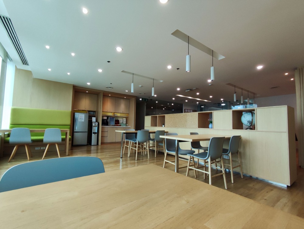For RentOfficeSukhumvit, Asoke, Thonglor : Service office Office space for rent, Asoke, Sukhumvit, Serviced Office, beautifully decorated, ready to move in, Interchange 21 Building (Interchange 21 Office Building), 6 Workstations, rental price 53,890 baht, near BTS Asoke, MRT Sukhumvit.
