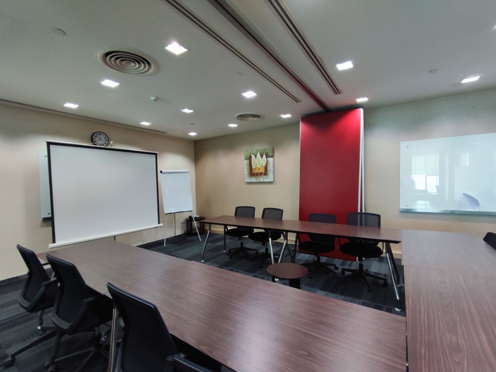 For RentOfficeSukhumvit, Asoke, Thonglor : Service office Office space for rent, Asoke, Sukhumvit, Serviced Office, beautifully decorated, ready to move in, Interchange 21 Building (Interchange 21 Office Building), 6 Workstations, rental price 53,890 baht, near BTS Asoke, MRT Sukhumvit.