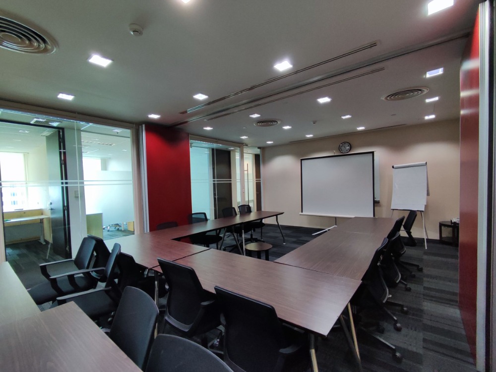 For RentOfficeSukhumvit, Asoke, Thonglor : Service office Office space for rent, Asoke, Sukhumvit, Serviced Office, beautifully decorated, ready to move in, Interchange 21 Building (Interchange 21 Office Building), 6 Workstations, rental price 53,890 baht, near BTS Asoke, MRT Sukhumvit.