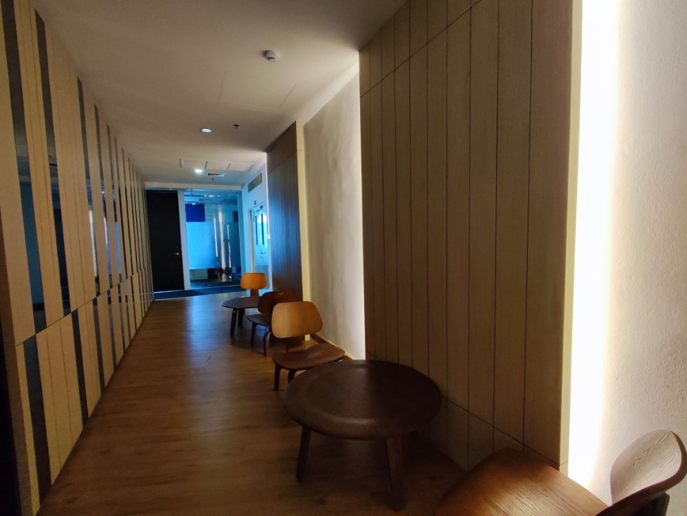 For RentOfficeSukhumvit, Asoke, Thonglor : Service office Office space for rent, Asoke, Sukhumvit, Serviced Office, beautifully decorated, ready to move in, Interchange 21 Building (Interchange 21 Office Building), 6 Workstations, rental price 53,890 baht, near BTS Asoke, MRT Sukhumvit.