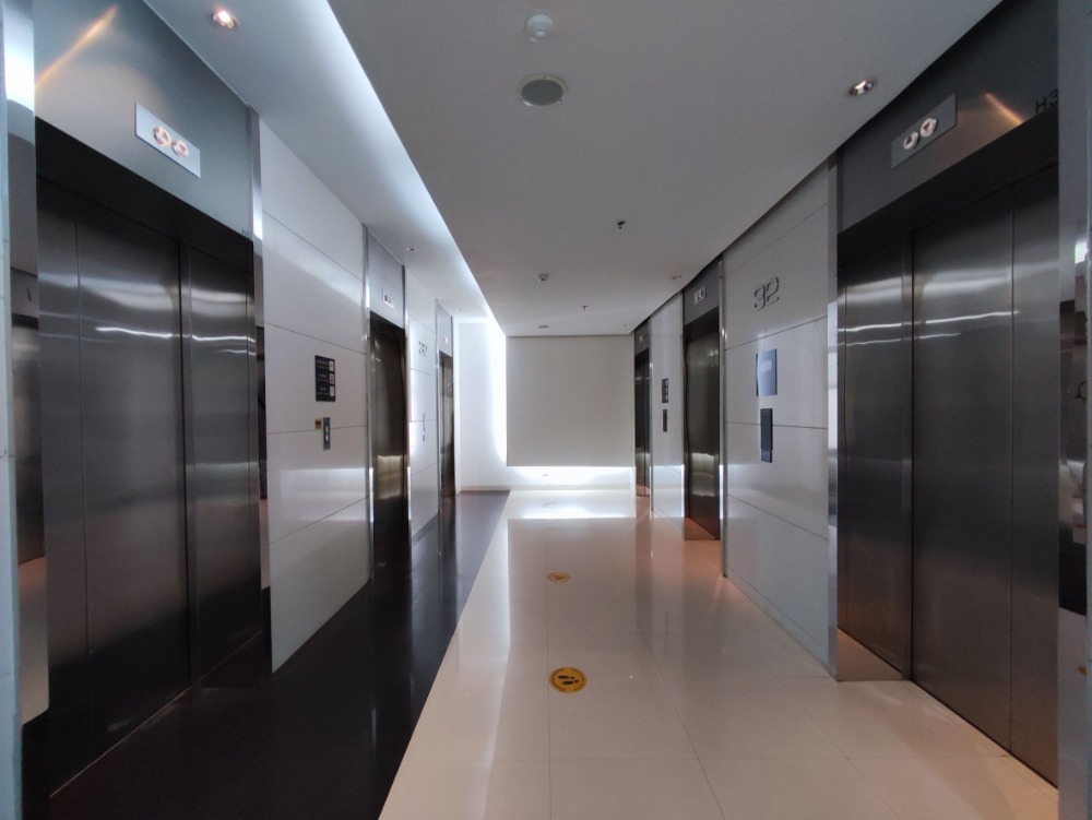 For RentOfficeSukhumvit, Asoke, Thonglor : Service office Office space for rent, Asoke, Sukhumvit, Serviced Office, beautifully decorated, ready to move in, Interchange 21 Building (Interchange 21 Office Building), 6 Workstations, rental price 53,890 baht, near BTS Asoke, MRT Sukhumvit.