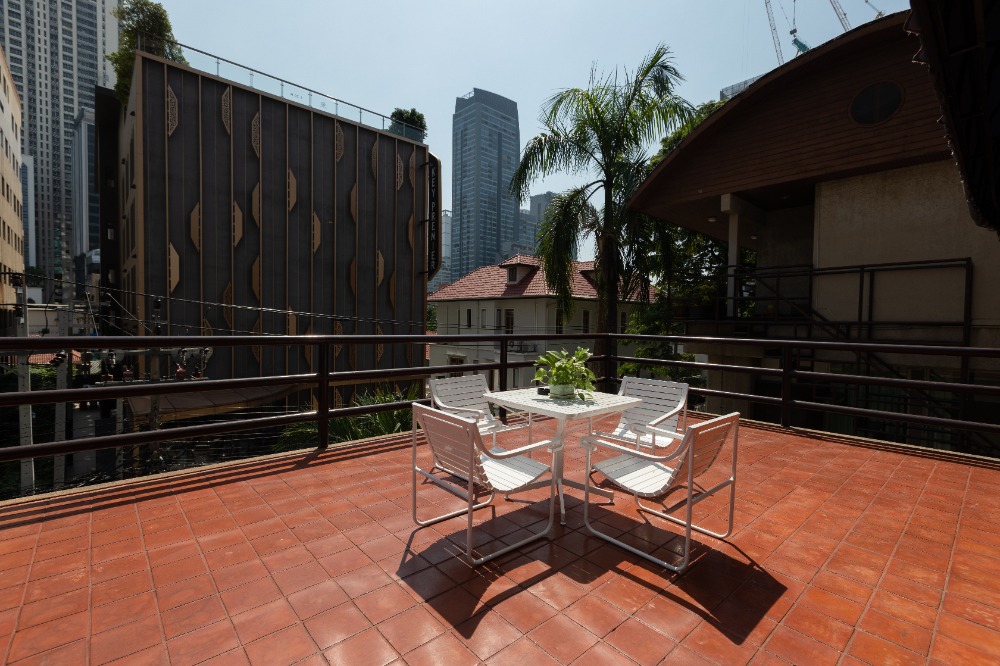 ให้เช่าคอนโดนานา : Apartment 2 Bedrooms 2 Bathrooms  Big Balcony Near BTS NANA