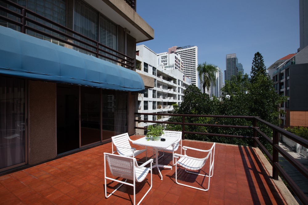ให้เช่าคอนโดนานา : Apartment 2 Bedrooms 2 Bathrooms  Big Balcony Near BTS NANA