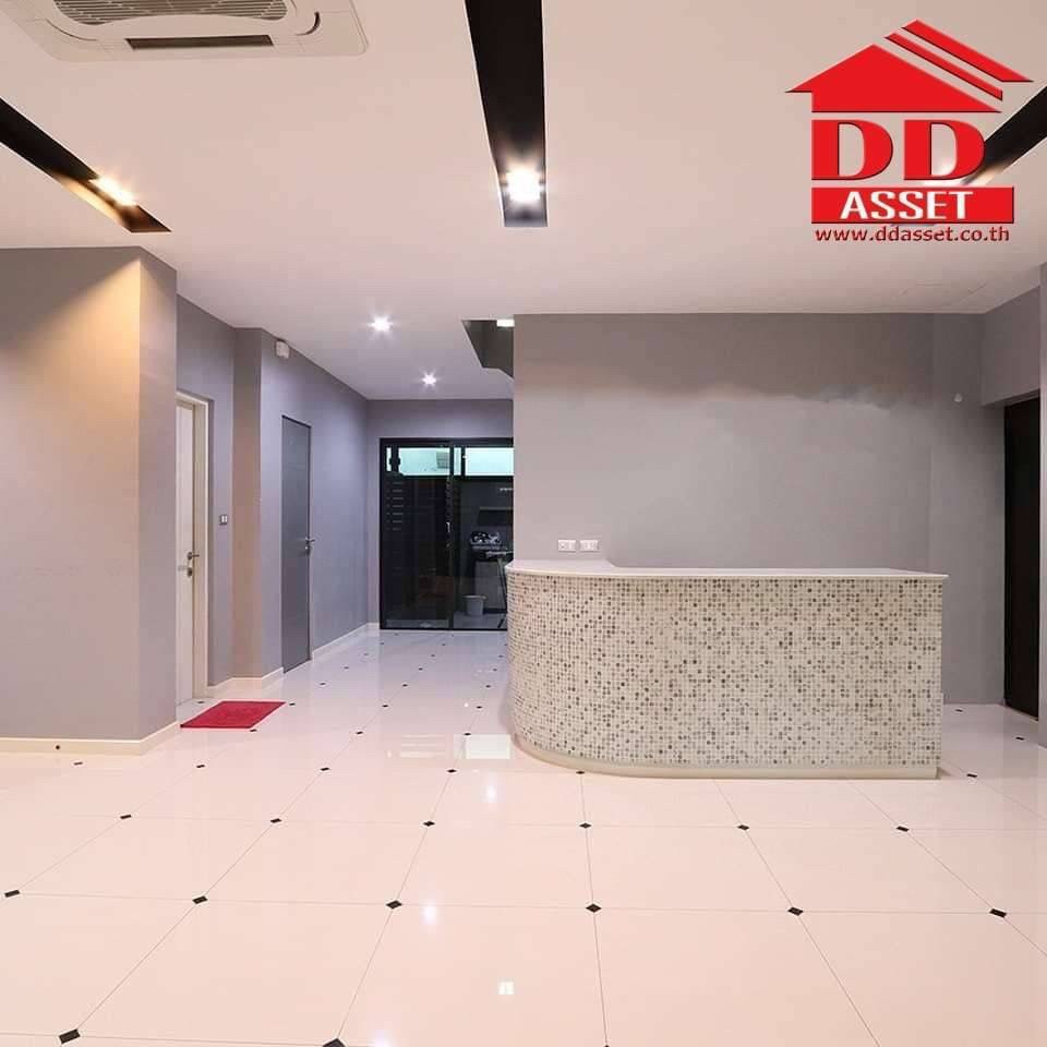 ขายอาคารพาณิชย์เลียบทางด่วนรามอินทรา : ขาย โฮมออฟฟิศ 4 ชั้น ดิสทริค เอกมัย-รามอินทรา (DISTRICT EKKAMAI-RAMINTRA) เหมาะสำหรับทั้งเป็นออฟฟิศและที่อยู่อาศัย รหัส H8007