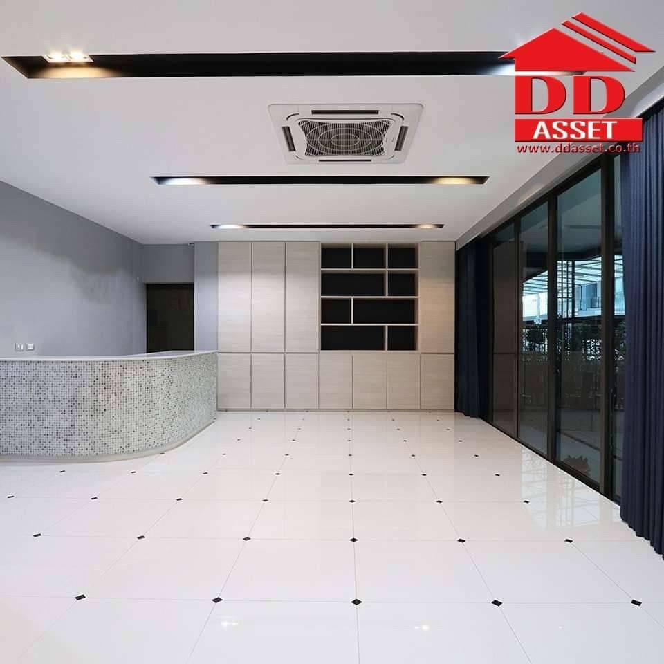 ขายอาคารพาณิชย์เลียบทางด่วนรามอินทรา : ขาย โฮมออฟฟิศ 4 ชั้น ดิสทริค เอกมัย-รามอินทรา (DISTRICT EKKAMAI-RAMINTRA) เหมาะสำหรับทั้งเป็นออฟฟิศและที่อยู่อาศัย รหัส H8007