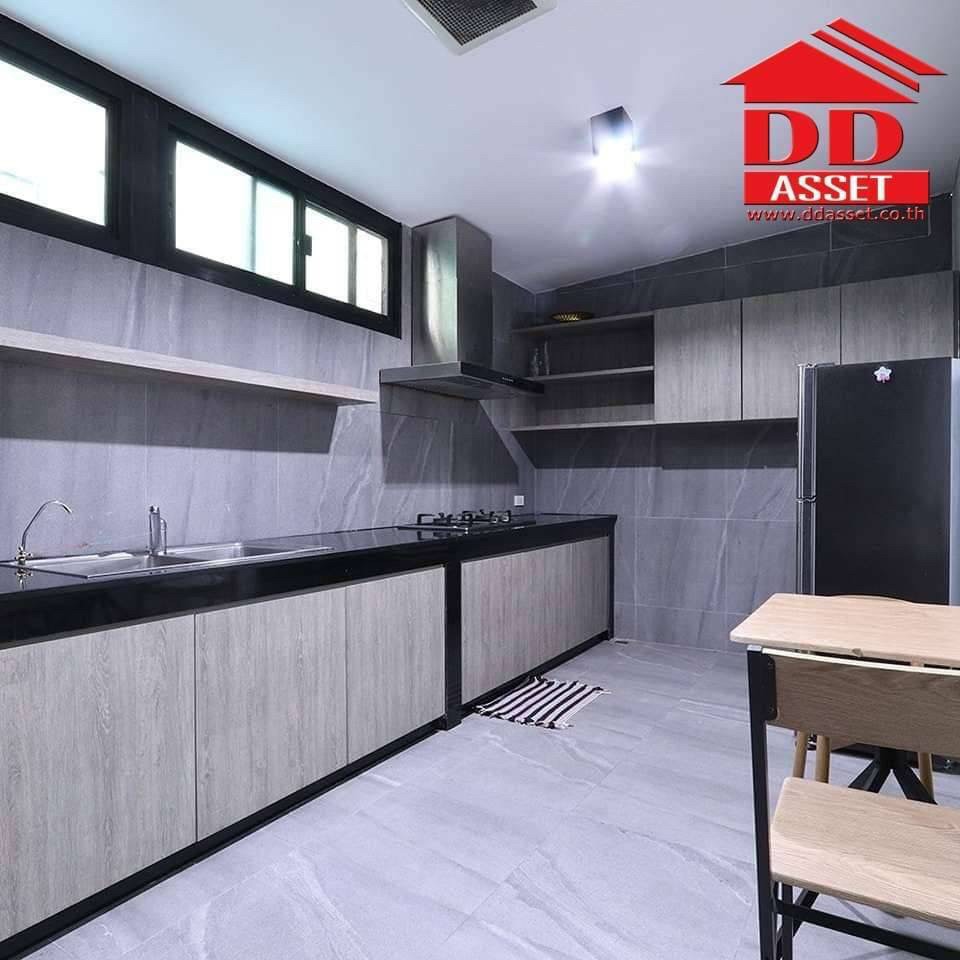 ขายอาคารพาณิชย์เลียบทางด่วนรามอินทรา : ขาย โฮมออฟฟิศ 4 ชั้น ดิสทริค เอกมัย-รามอินทรา (DISTRICT EKKAMAI-RAMINTRA) เหมาะสำหรับทั้งเป็นออฟฟิศและที่อยู่อาศัย รหัส H8007