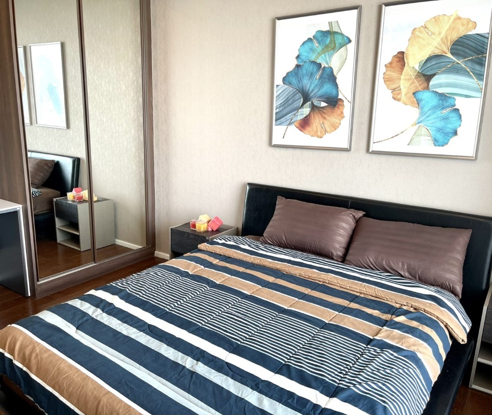 ขายคอนโดสาทร นราธิวาส : 160sqm Riverside High Rise 3 Bedrooms Condo for Sale at Menam Residences