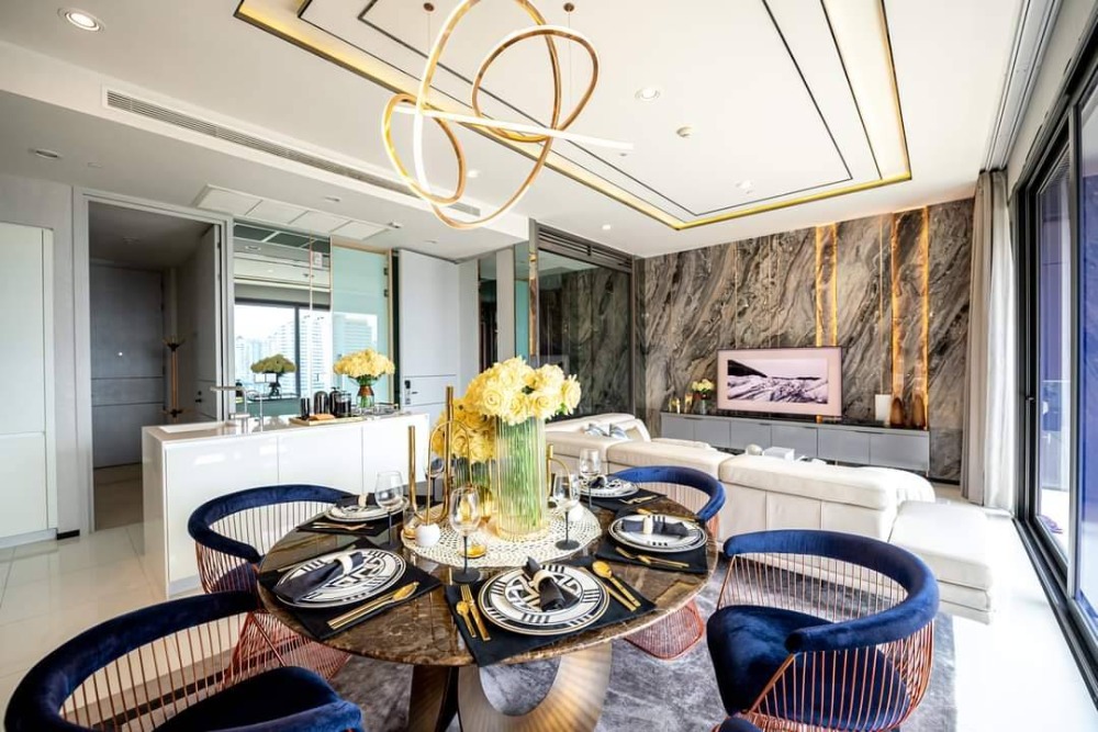 ขายคอนโดสุขุมวิท อโศก ทองหล่อ : ♦ Super luxury ♦ ชั้น 10+ 137.00 ตร.ม. | 2 ห้องนอน ตกแต่งสวย | คอนโดใกล้ BTS พร้อมพงษ์ เพียง 1 นาที, Emporium และ EmQuartier 2 นาที
