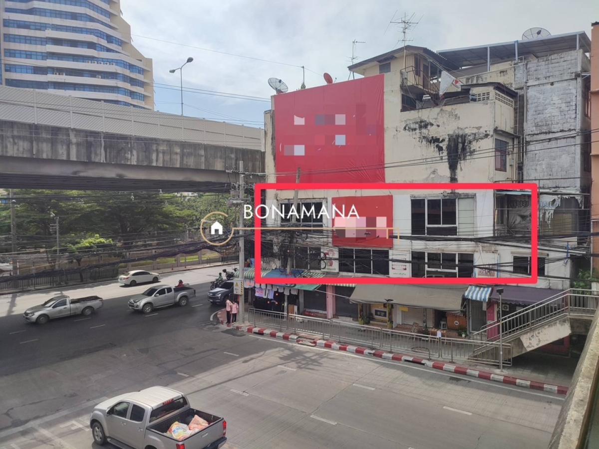 For RentShop HouseRamkhamhaeng, Hua Mak : Commercial building for rent, 2nd-3rd floors, next to the main road, Ramkhamhaeng.