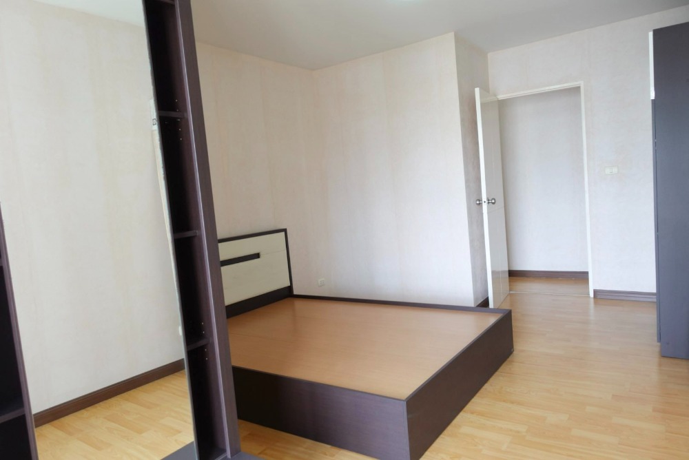 For SaleCondoChaengwatana, Muangthong : For sale: The Star Condominium, 5th floor, large room, near expressway, The Mall Ngamwongwan