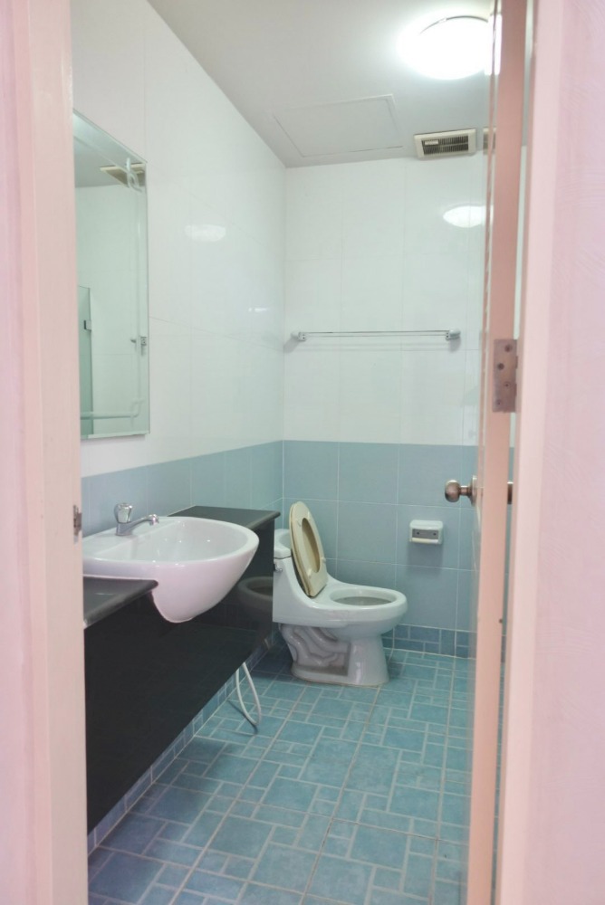 For SaleCondoChaengwatana, Muangthong : For sale: The Star Condominium, 5th floor, large room, near expressway, The Mall Ngamwongwan