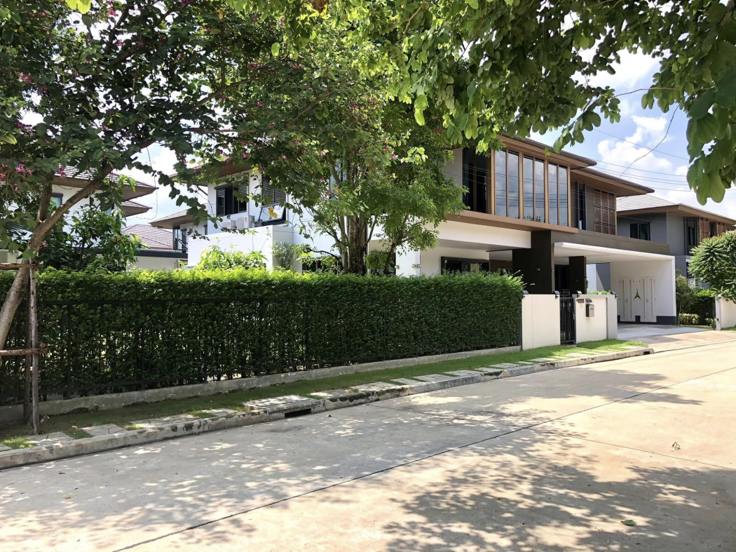ขายบ้านพัฒนาการ ศรีนครินทร์ : ขาย บ้าน บุราสิริ พัฒนาการ Burasiri Pattanakarn (Modern Luxury) บนเนื้อที่ 150 ตร.ว. พื้นที่ใช้สอย 399 ตร.ม. 4 นอน 5 น้ำ จอดรถได้ 4 คัน