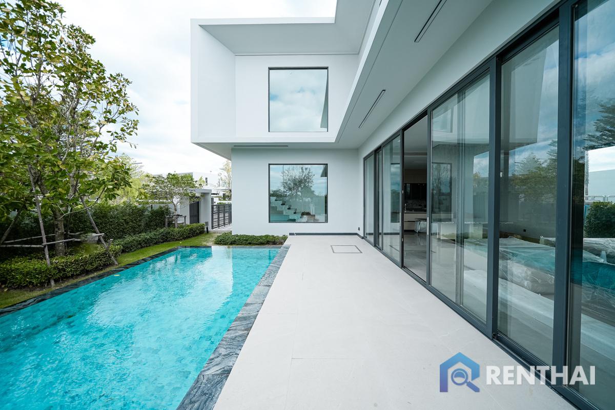 For SaleHousePattaya, Bangsaen, Chonburi : Modern Luxury villa for sale in the biggest village in Pattaya.
