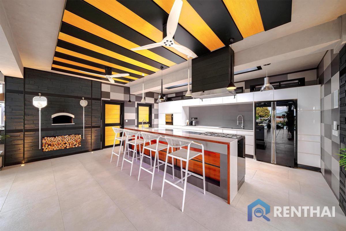 For SaleHousePattaya, Bangsaen, Chonburi : Investment Opportunity! Huge Resort Styled Pool Villa for Sale!