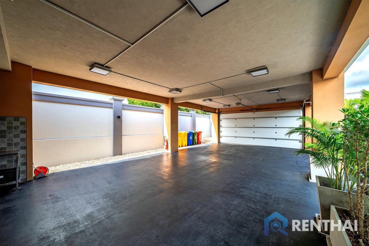 For SaleHousePattaya, Bangsaen, Chonburi : Investment Opportunity! Huge Resort Styled Pool Villa for Sale!