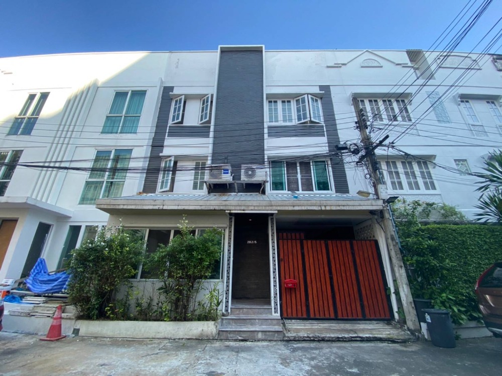 ขายทาวน์โฮมสุขุมวิท อโศก ทองหล่อ : ทาวน์โฮม ปรีดีฯ 42, 6 นอน 3 ชั้น พื้นที่หญ่เบิ้ม ใกล้เอกมัยทองหล่อ พร้อมต่อรองราคา