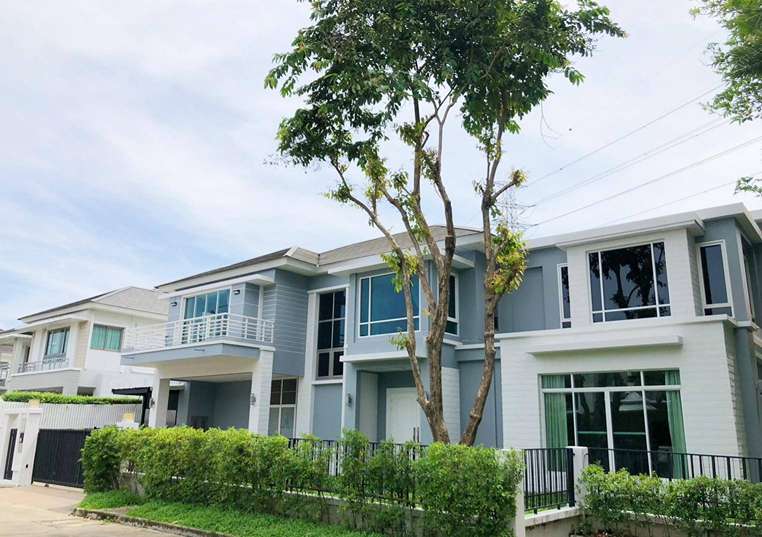 ขายบ้านลาดกระบัง สุวรรณภูมิ : New Luxury Home For Sale 105 Sqw 430 Sqm Only 18M Perfect Masterpiece Rama 9  Best price in the Project , Private Zone , Quiet,  Ready to move in.  -	Have rooms for the elderly. -	4 bedrooms, 5 bathrooms