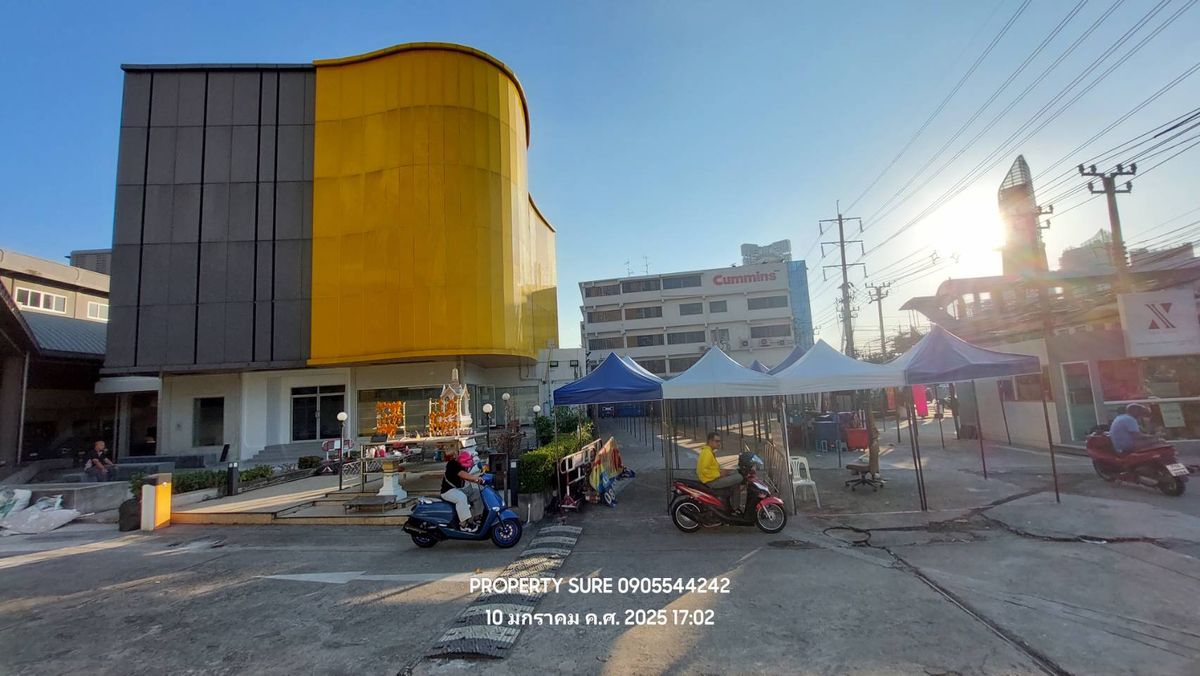 For RentShowroomRama3 (Riverside),Satupadit : Office Building&Showroom For rent, building space and land for rent in the heart of Rama 3 Road, the best business location. Connects to the main Rama Road. 3-Sathorn-Industrial Ring Road Land frontage next to Rama 3 Road approximately 62 meters.