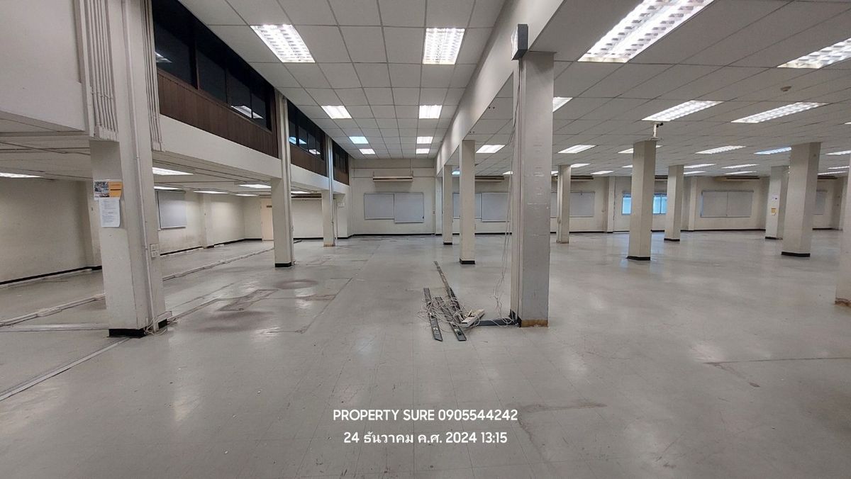 For RentShowroomRama3 (Riverside),Satupadit : Office Building&Showroom For rent, building space and land for rent in the heart of Rama 3 Road, the best business location. Connects to the main Rama Road. 3-Sathorn-Industrial Ring Road Land frontage next to Rama 3 Road approximately 62 meters.
