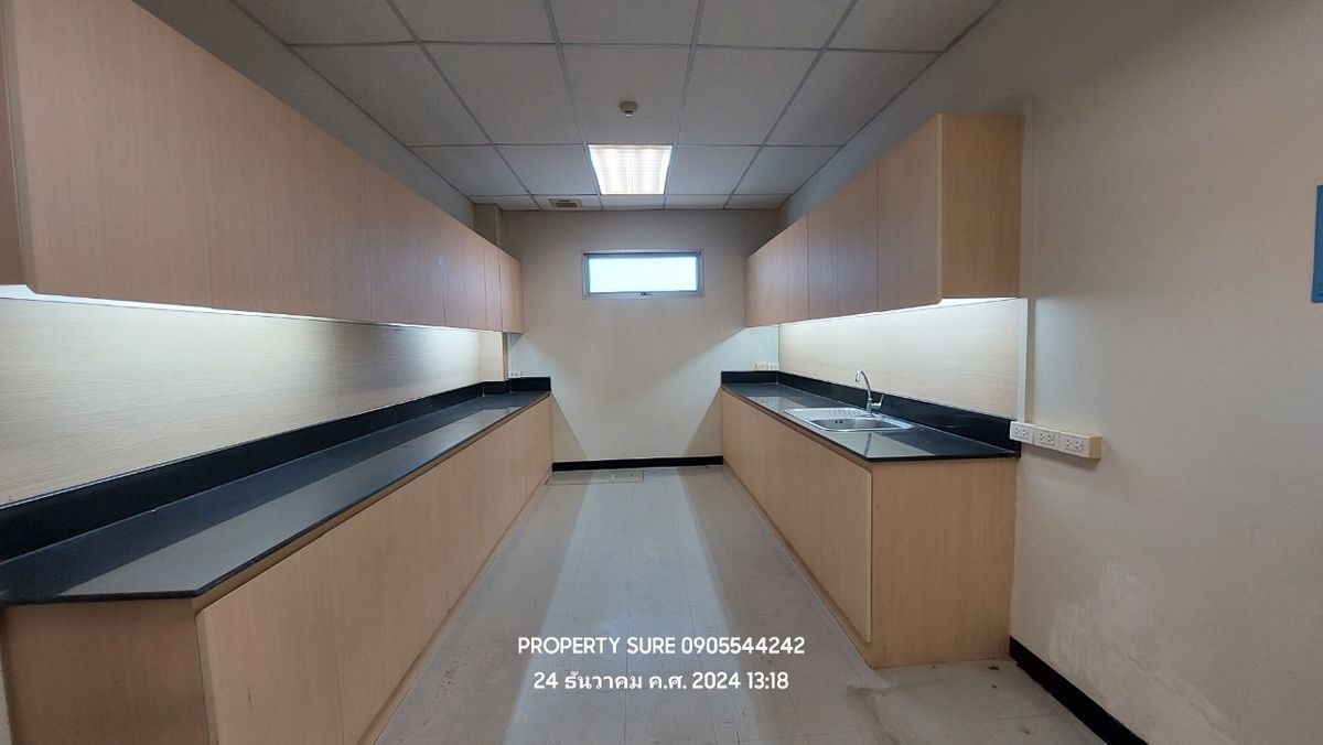 For RentShowroomRama3 (Riverside),Satupadit : Office Building&Showroom For rent, building space and land for rent in the heart of Rama 3 Road, the best business location. Connects to the main Rama Road. 3-Sathorn-Industrial Ring Road Land frontage next to Rama 3 Road approximately 62 meters.