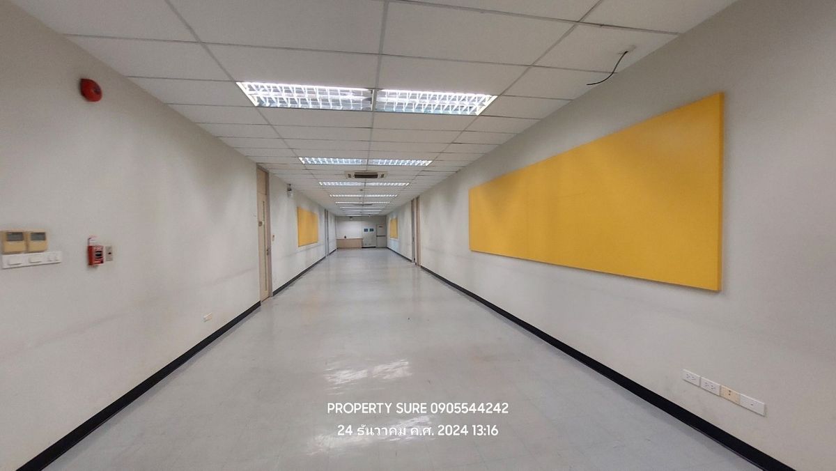 For RentShowroomRama3 (Riverside),Satupadit : Office Building&Showroom For rent, building space and land for rent in the heart of Rama 3 Road, the best business location. Connects to the main Rama Road. 3-Sathorn-Industrial Ring Road Land frontage next to Rama 3 Road approximately 62 meters.