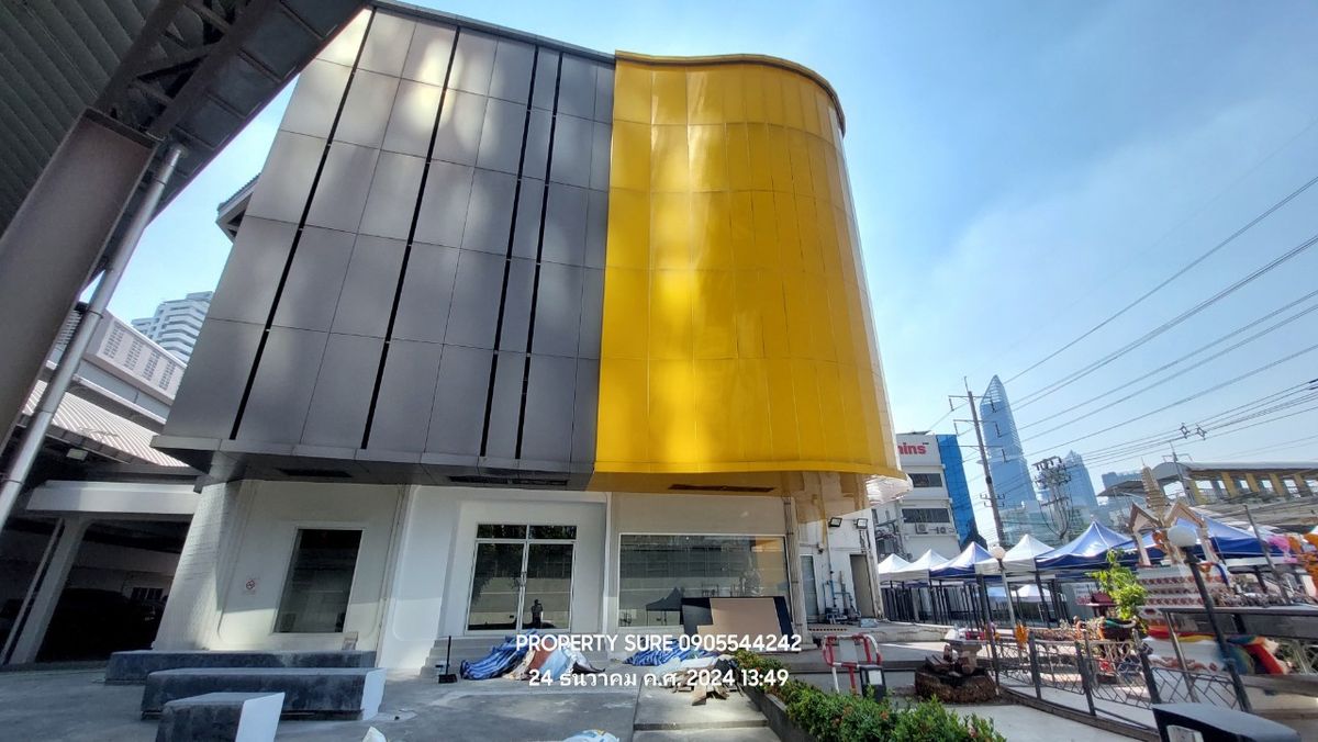 For RentShowroomRama3 (Riverside),Satupadit : Office Building&Showroom For rent, building space and land for rent in the heart of Rama 3 Road, the best business location. Connects to the main Rama Road. 3-Sathorn-Industrial Ring Road Land frontage next to Rama 3 Road approximately 62 meters.