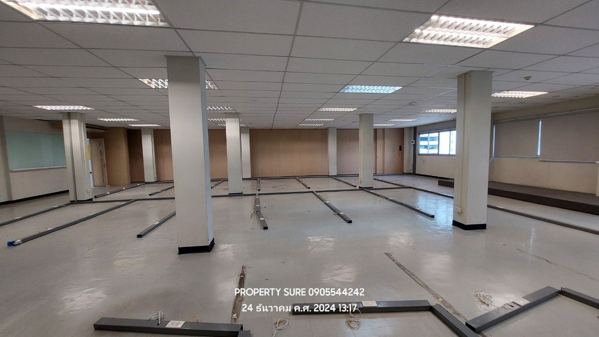 For RentShowroomRama3 (Riverside),Satupadit : Office Building&Showroom For rent, building space and land for rent in the heart of Rama 3 Road, the best business location. Connects to the main Rama Road. 3-Sathorn-Industrial Ring Road Land frontage next to Rama 3 Road approximately 62 meters.