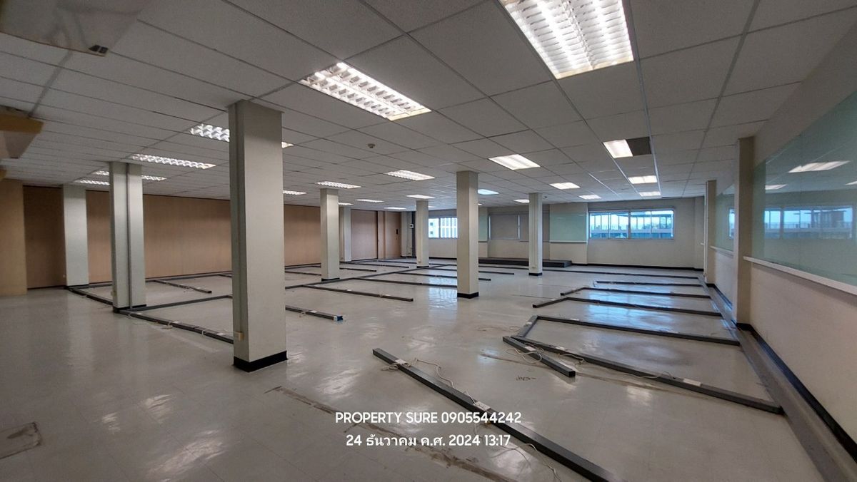 For RentShowroomRama3 (Riverside),Satupadit : Office Building&Showroom For rent, building space and land for rent in the heart of Rama 3 Road, the best business location. Connects to the main Rama Road. 3-Sathorn-Industrial Ring Road Land frontage next to Rama 3 Road approximately 62 meters.