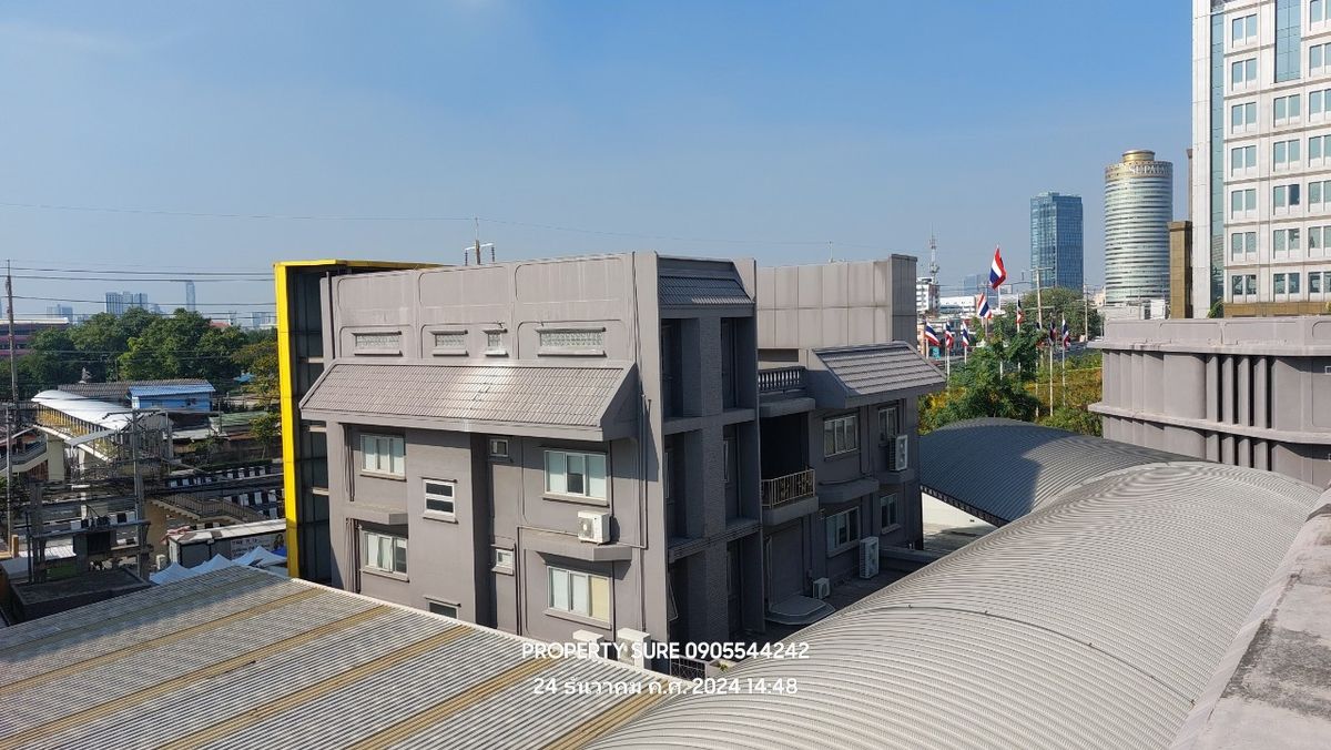 For RentShowroomRama3 (Riverside),Satupadit : Office Building&Showroom For rent, building space and land for rent in the heart of Rama 3 Road, the best business location. Connects to the main Rama Road. 3-Sathorn-Industrial Ring Road Land frontage next to Rama 3 Road approximately 62 meters.