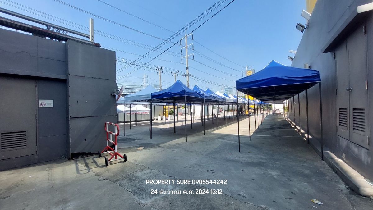 For RentShowroomRama3 (Riverside),Satupadit : Office Building&Showroom For rent, building space and land for rent in the heart of Rama 3 Road, the best business location. Connects to the main Rama Road. 3-Sathorn-Industrial Ring Road Land frontage next to Rama 3 Road approximately 62 meters.