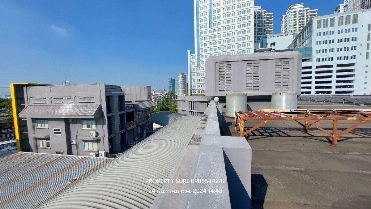 For RentShowroomRama3 (Riverside),Satupadit : Office Building&Showroom For rent, building space and land for rent in the heart of Rama 3 Road, the best business location. Connects to the main Rama Road. 3-Sathorn-Industrial Ring Road Land frontage next to Rama 3 Road approximately 62 meters.