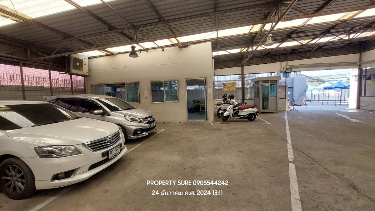 For RentShowroomRama3 (Riverside),Satupadit : Office Building&Showroom For rent, building space and land for rent in the heart of Rama 3 Road, the best business location. Connects to the main Rama Road. 3-Sathorn-Industrial Ring Road Land frontage next to Rama 3 Road approximately 62 meters.