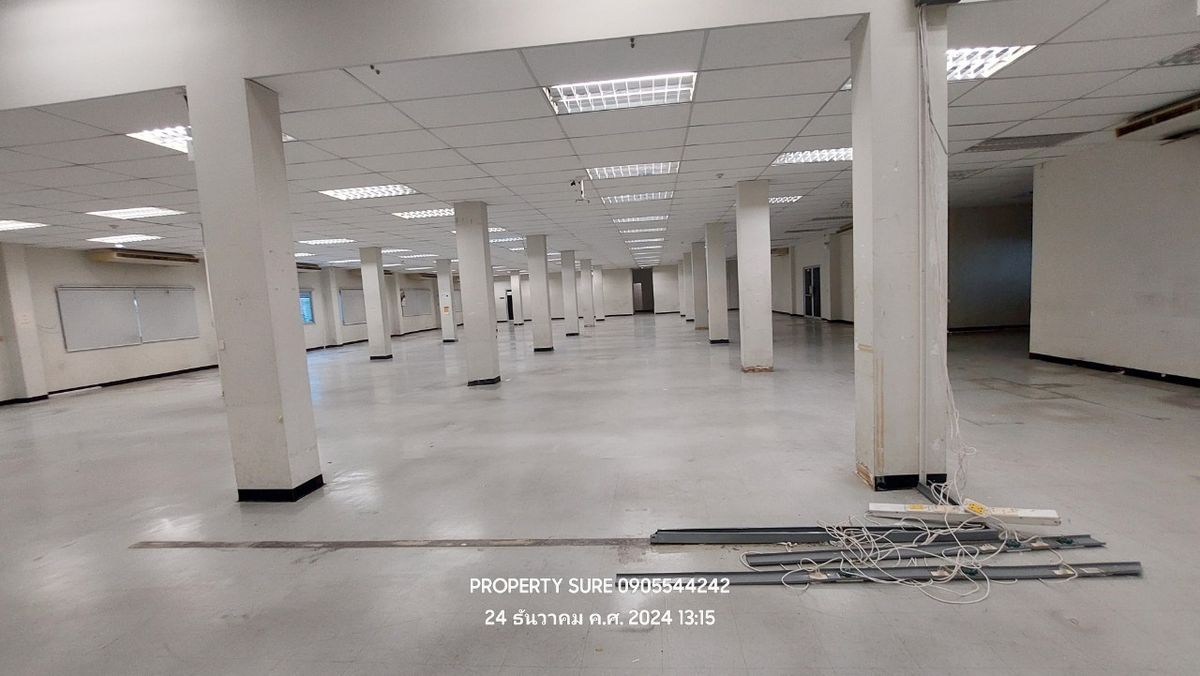 For RentShowroomRama3 (Riverside),Satupadit : Office Building&Showroom For rent, building space and land for rent in the heart of Rama 3 Road, the best business location. Connects to the main Rama Road. 3-Sathorn-Industrial Ring Road Land frontage next to Rama 3 Road approximately 62 meters.