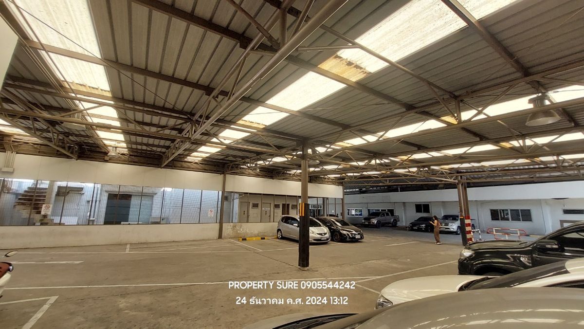 For RentShowroomRama3 (Riverside),Satupadit : Office Building&Showroom For rent, building space and land for rent in the heart of Rama 3 Road, the best business location. Connects to the main Rama Road. 3-Sathorn-Industrial Ring Road Land frontage next to Rama 3 Road approximately 62 meters.